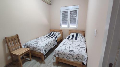מיטה או מיטות בחדר ב-Liprosh