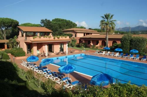 Bazén v ubytování Hotel Residence Villa San Giovanni nebo v jeho okolí