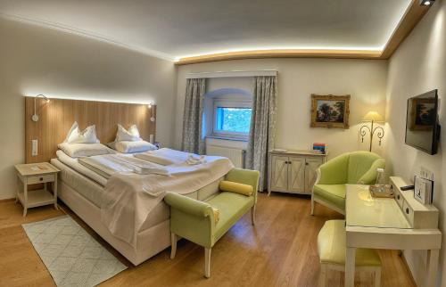 Postel nebo postele na pokoji v ubytování Hotel Schloss Lerchenhof