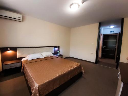 Легло или легла в стая в Хотел България Петрич