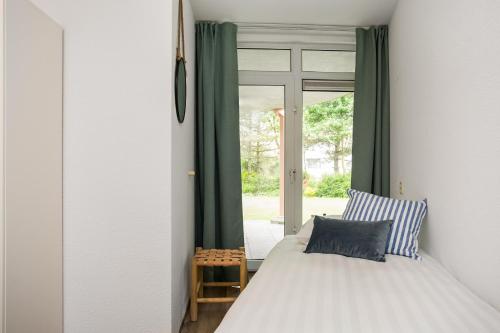 Giường trong phòng chung tại Residence Juliana 57 Julianadorp aan zee