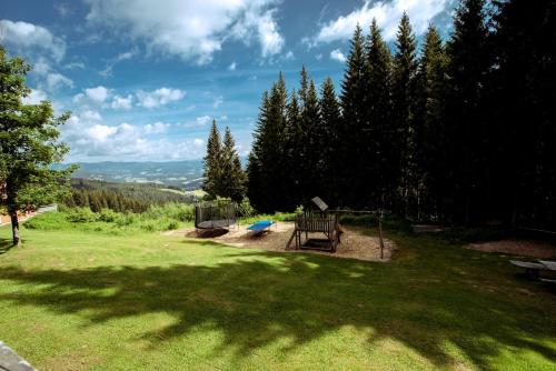 a park with a bench in the middle of a field at Chalet Hebalm in Pack