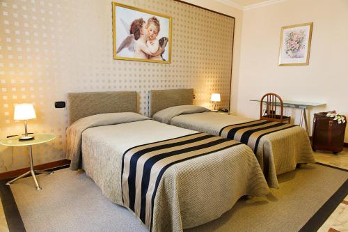 Postel nebo postele na pokoji v ubytování Hotel Palace 2000