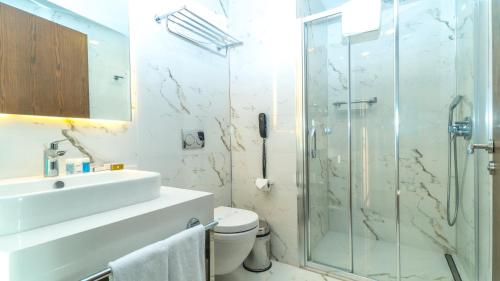 Ένα μπάνιο στο Acroter Hotel Spa - Alcohol Extra All Inclusive