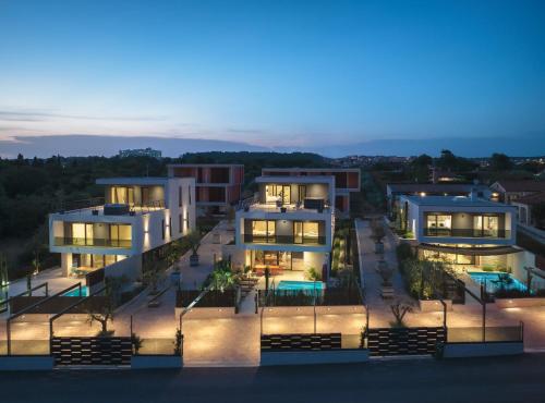 Villa Monte Grosso 2 with padel court