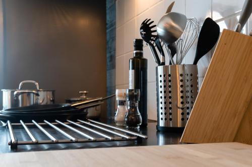 Dapur atau dapur kecil di City apartment 3 BEDROOM, KITCHEN, WIFI, WORKSPACE, COFFEE, Central