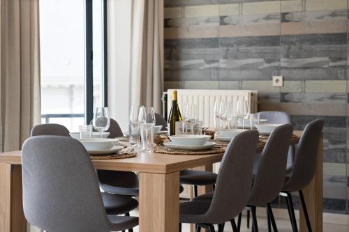 Gambar di galeri bagi City apartment 3 BEDROOM, KITCHEN, WIFI, WORKSPACE, COFFEE, Central di Hasselt