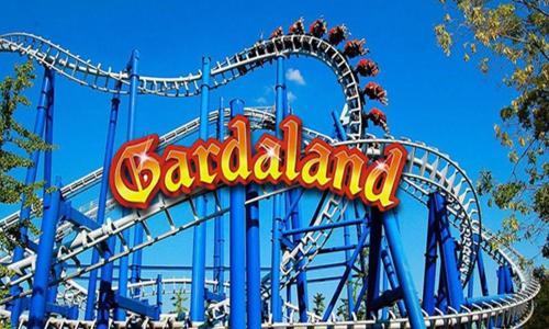 a roller coaster ride at a theme park at Hotel Al Bosco in Sona