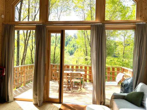 Balkoni atau teres di Z Lodges