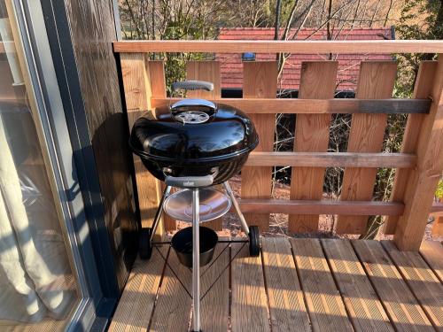 Kemudahan BBQ tersedia untuk tetamu di rumah percutian