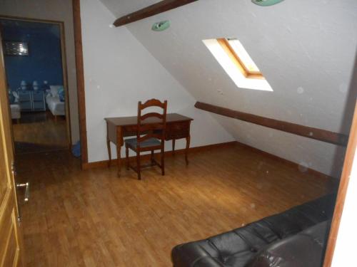 a room with a table and a chair and a skylight at Gîte spacieux avec jardin, terrasse, Wifi et accueil chevaux près de Calais-Boulogne-Saint Omer - FR-1-376-73 in Sanghen