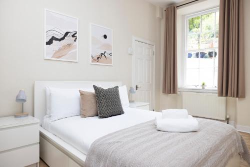 Gallery image of ALTIDO Chic apt near Stockbridge Market in Edinburgh