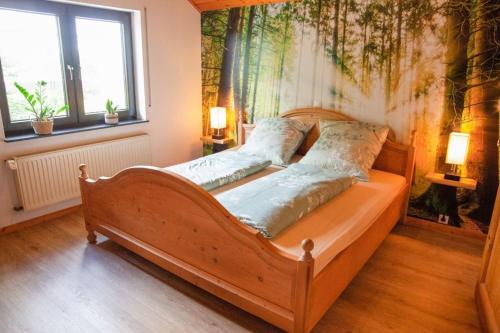 1 dormitorio con cama de madera y una pintura en la pared en Eifelruh, en Hellenthal