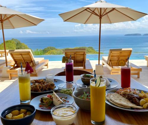 Makanan di atau berdekatan hotel