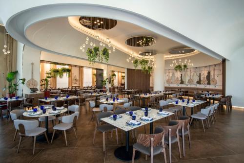 مطعم أو مكان آخر لتناول الطعام في فندق ميلينيوم الدوحة