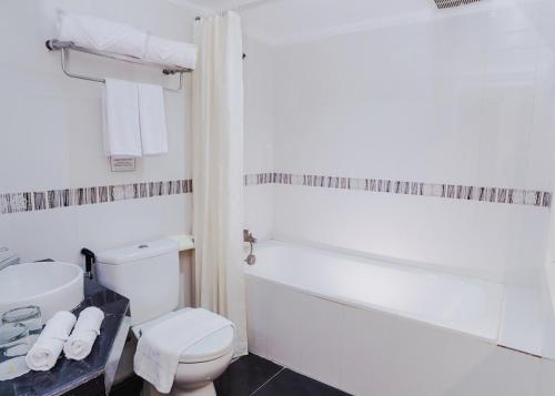Ванная комната в Parkside Star Hotel Jayapura