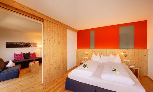 מיטה או מיטות בחדר ב-Hotel Tirolerhof