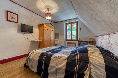 Llit o llits en una habitació de Maison de Village à St Pierre d'Entremont