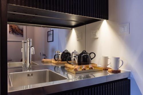 Gallery image of La Suite West - Hyde Park in London