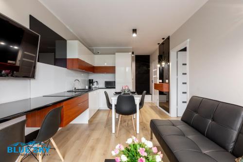 Kuchyň nebo kuchyňský kout v ubytování Apartamenty BlueSky - Ogrodnicza 7 i 9 - z widokiem na góry, w zielonej okolicy, blisko centrum i atrakcji Karpacza