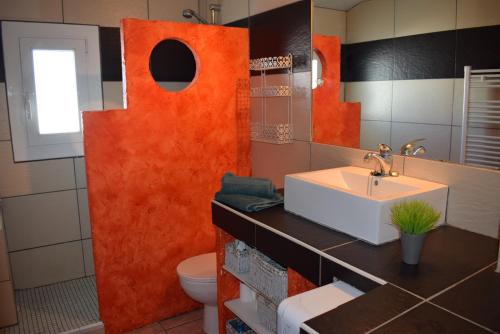 A bathroom at 395-casa canal 4 dormitorios