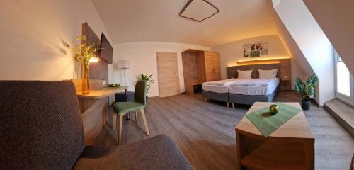 a hotel room with a bed and a table at Ferienwohnungen Haus Seebad Ueckermünde in Ueckermünde