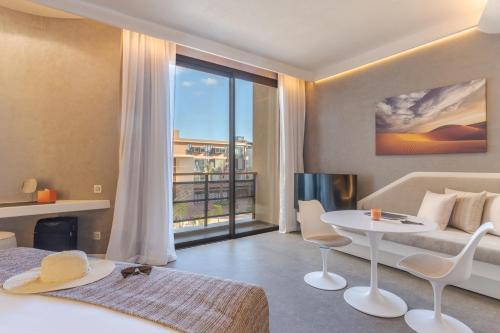 Postel nebo postele na pokoji v ubytování Pestana CR7 Marrakech