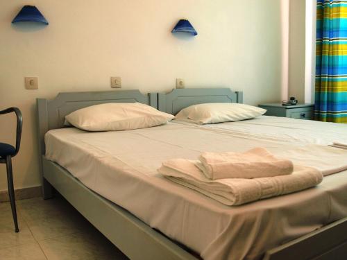 Ένα ή περισσότερα κρεβάτια σε δωμάτιο στο Ξενοδοχείο Δήμητρα