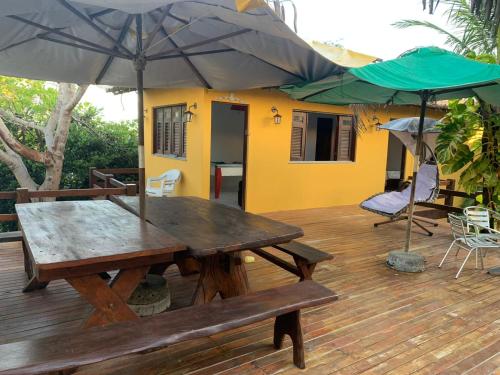 Patio nebo venkovní prostory v ubytování Excelente casa na Praia do Coqueiro com 4 suítes a 100m da praia