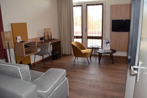 Μια τηλεόραση ή/και κέντρο ψυχαγωγίας στο Fletcher Duinhotel Hotel Burgh Haamstede