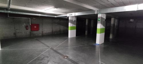 an empty room with green and white columns in a building at Mazurski relax plus Taras Garaż podziemny in Węgorzewo