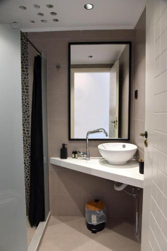 Un baño de Galini Studios & Apartments-Adults only