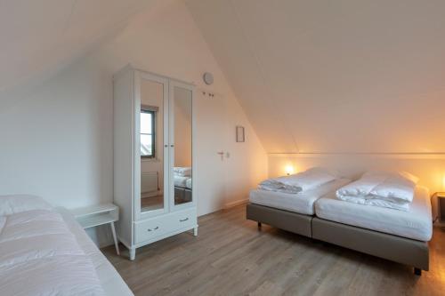 Een bed of bedden in een kamer bij Buitenplaats 89 Callantsoog