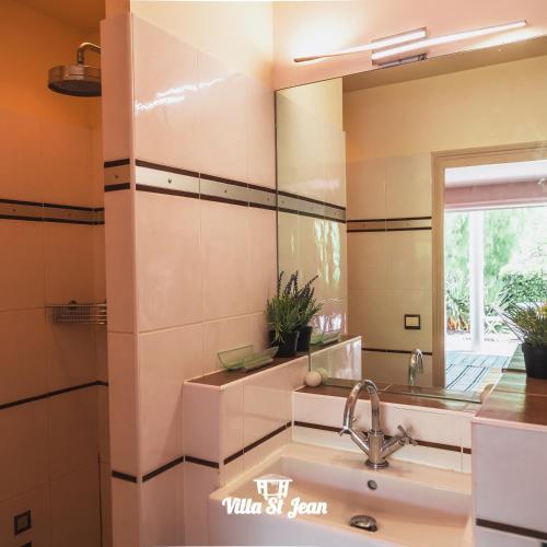 a bathroom with a sink and a mirror at La Villa Saint Jean BAS DE VILLA in La Ciotat