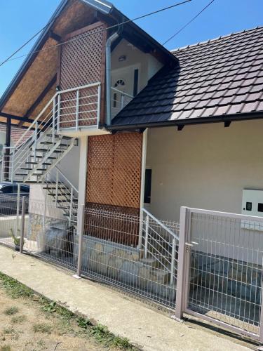 een huis met een trap en een hek bij Banja Vrujci in Mionica