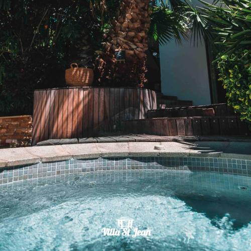 a small swimming pool in a yard with a fence at La Villa Saint Jean BAS DE VILLA in La Ciotat