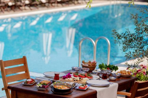 Gallery image of Luna Begonvil Tas Evler in Selimiye