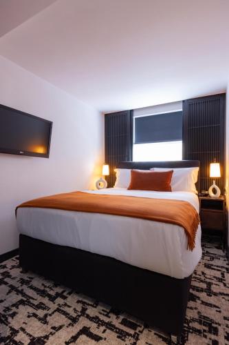 Petite Double Room