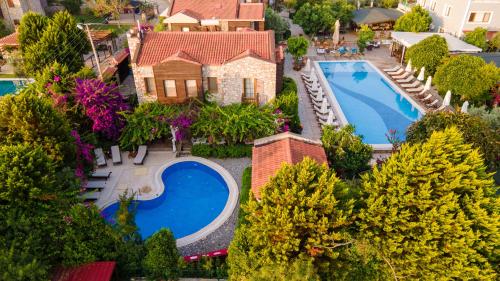 Gallery image of Luna Begonvil Tas Evler in Selimiye
