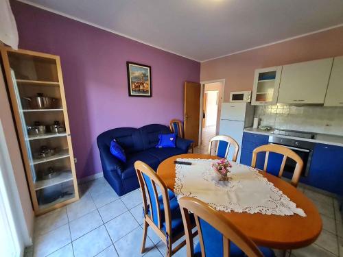 Η κουζίνα ή μικρή κουζίνα στο Apartments in Mundanije - Insel Rab 30445