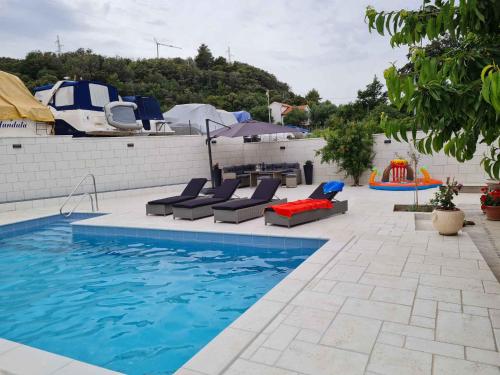 Πισίνα στο ή κοντά στο Apartments in Mundanije - Insel Rab 30445