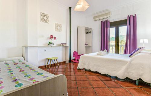 Posteľ alebo postele v izbe v ubytovaní Beautiful Home In Montecorto With Kitchen