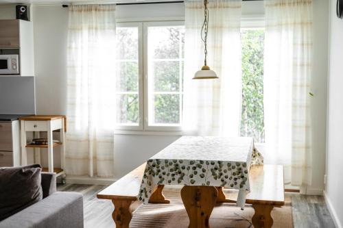 a living room with a table in front of a window at Villa Saananjuuri in Kilpisjärvi