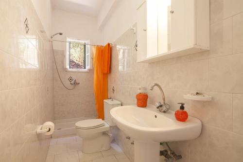 Koupelna v ubytování Villa Agathi by Villa Plus