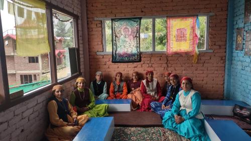 a group of people sitting in a room at Wild Himalaya Glamping Camp in Nārkanda