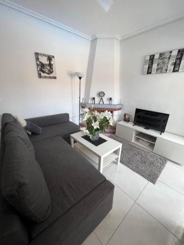TV a/nebo společenská místnost v ubytování Modern apartment in Punta Prima