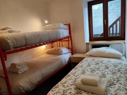 Katil dua tingkat atau katil-katil dua tingkat dalam bilik di Appartamento Chatrian 1 CIR-TORGNON-0030