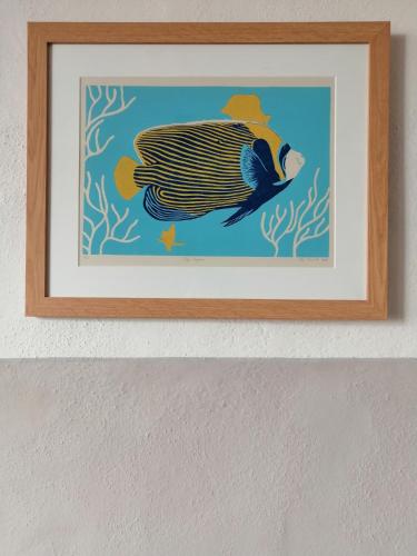 a framed picture of a bird on a wall at File dans ta chambre ! in Le Monastier sur Gazeille