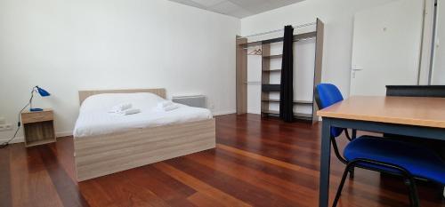Zdjęcie z galerii obiektu Aerouant - Maison spacieuse pour 8 personnes sur 3 étages Idéal famille amis entreprises w mieście Brest