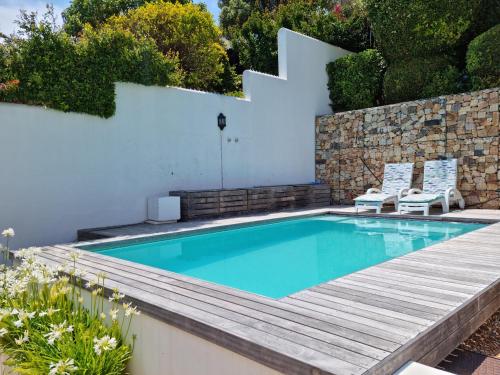 Gallery image of Milkwood Cottage, Beachfront family vacation home, Sleeps 6 in Gordonʼs Bay